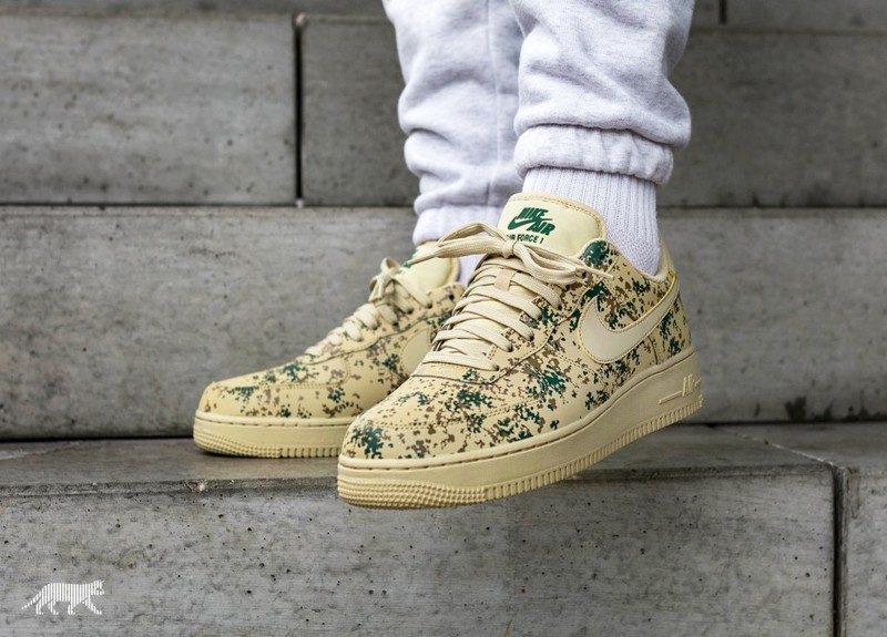 Air force 1 low hot sale desert camo team gold